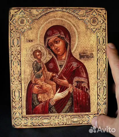 Икона Божией матери "Троеручица"