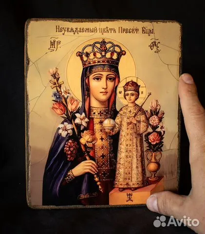 Икона деревянная " Богоматерь Неувядаемый Цвет"
